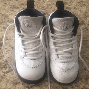Black and white Jordan jump man
